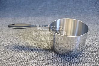 China Cucharas dosificadoras de acero de las tazas de medición de la cocina del metal respetuoso del medio ambiente del accessority con el lazo grabado de las medidas y del colgante proveedor