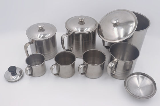 taza de té barata del metal de la taza de consumición de los niños de la guardería del precio del 13cm con la cubierta proveedor